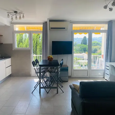 Apartment T2 Climatise Avec Parking Prive - 10 Min Des Plages Antibes