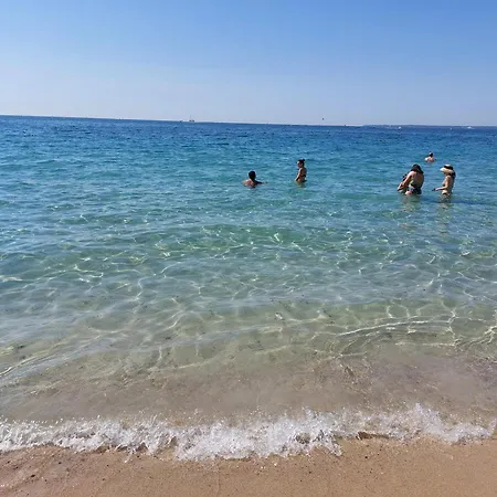 T2 Climatise Avec Parking Prive - 10 Min Des Plages
