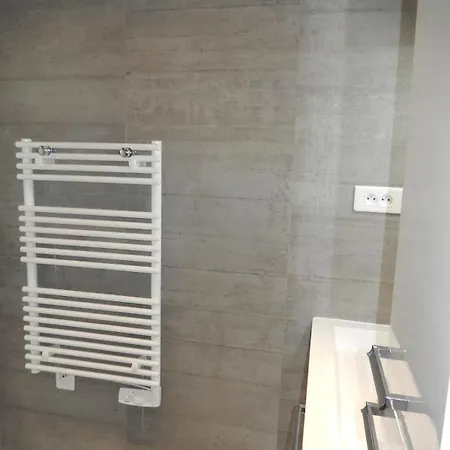 Apartment T2 Climatise Avec Parking Prive - 10 Min Des Plages *
